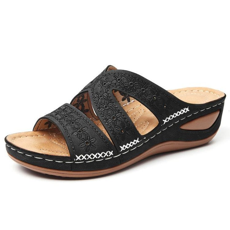 Sandales et chaussons brodés
