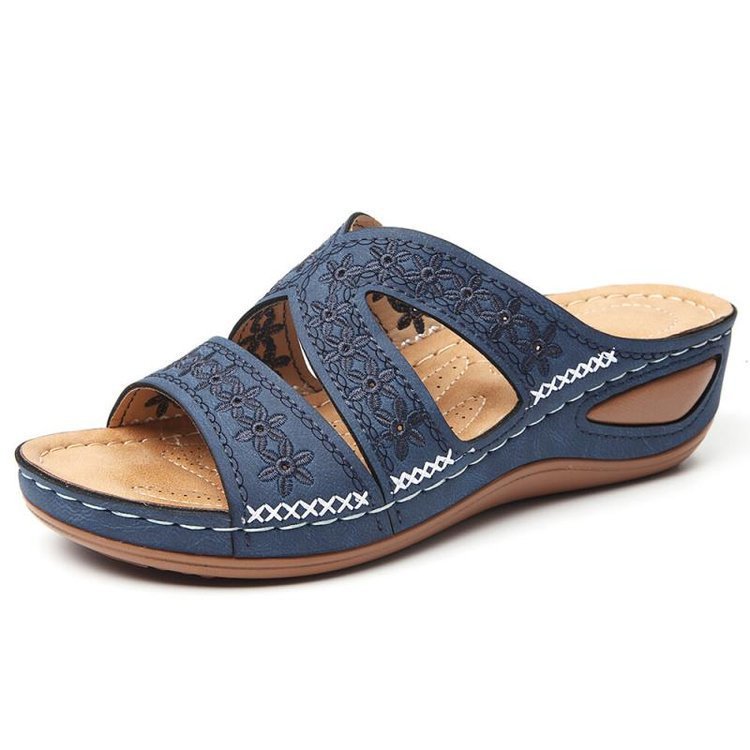Sandales et chaussons brodés