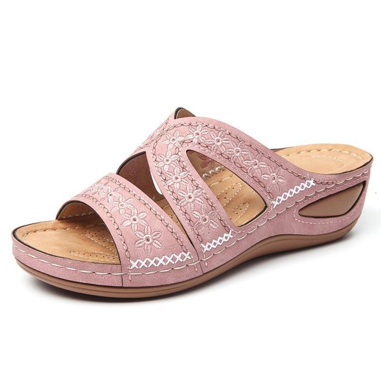 Sandales et chaussons brodés