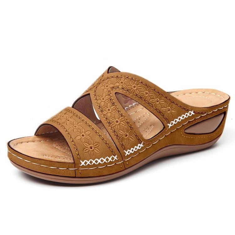 Sandales et chaussons brodés